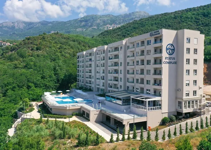 Status Max Apartments