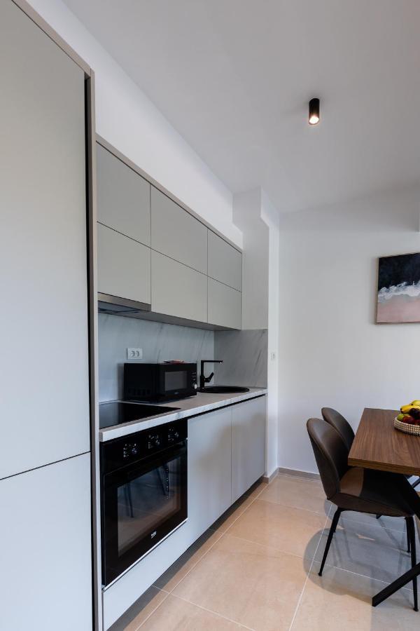 Status Max Apartments *