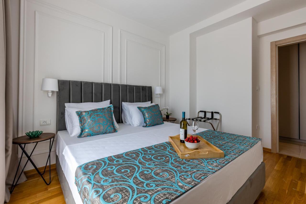 Status Max Apartments Apartment *