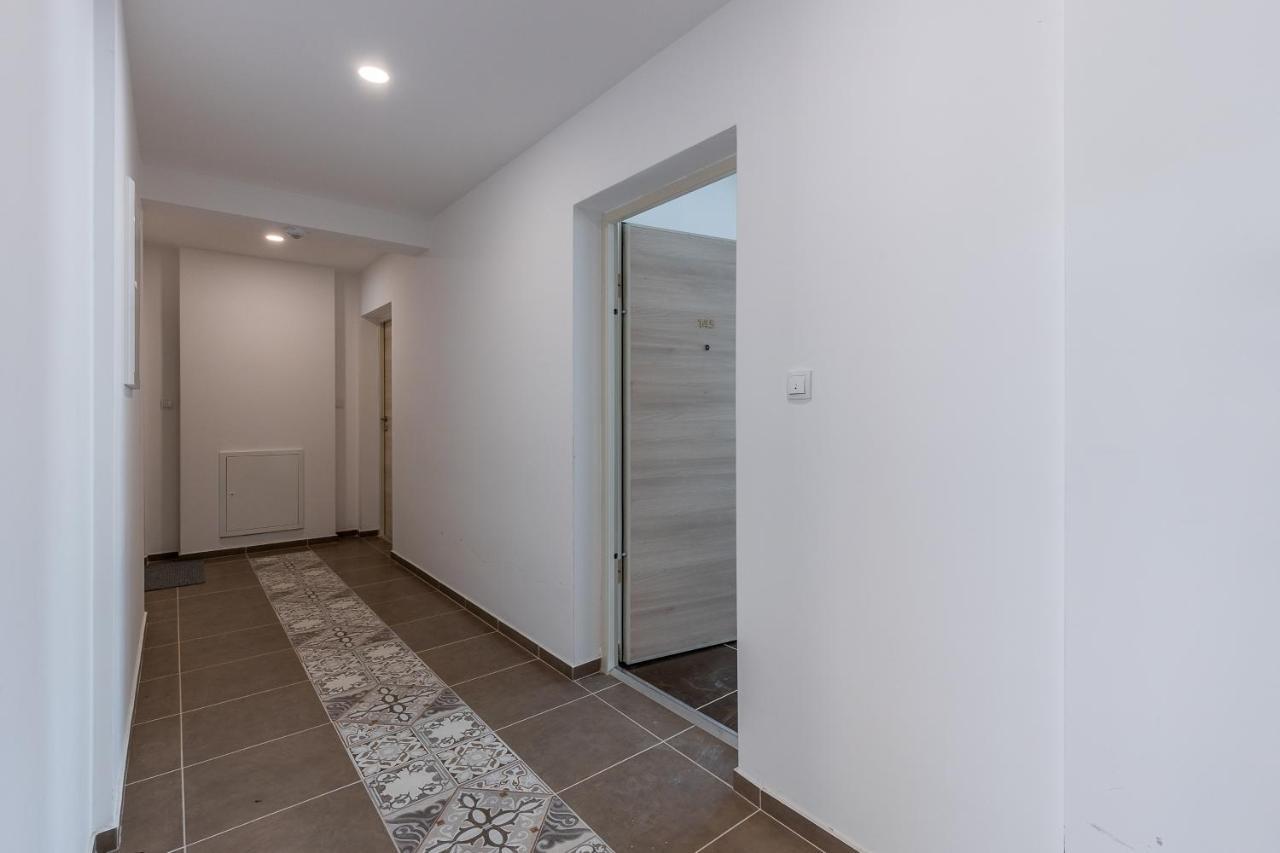 Status Max Apartments *